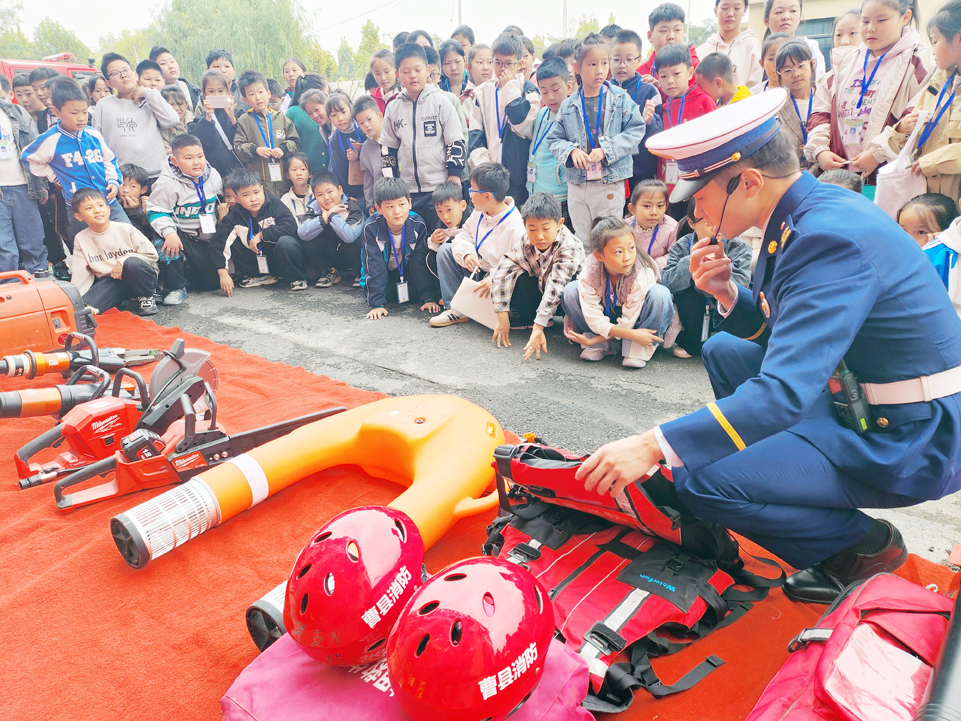 8 学习消防知识 增强安全意识(分离图)(2468466)-20231110110737.jpg